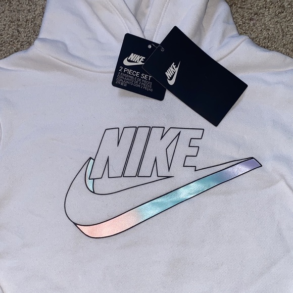 Nike Suit 🤍✔️ - Picture 2 of 4